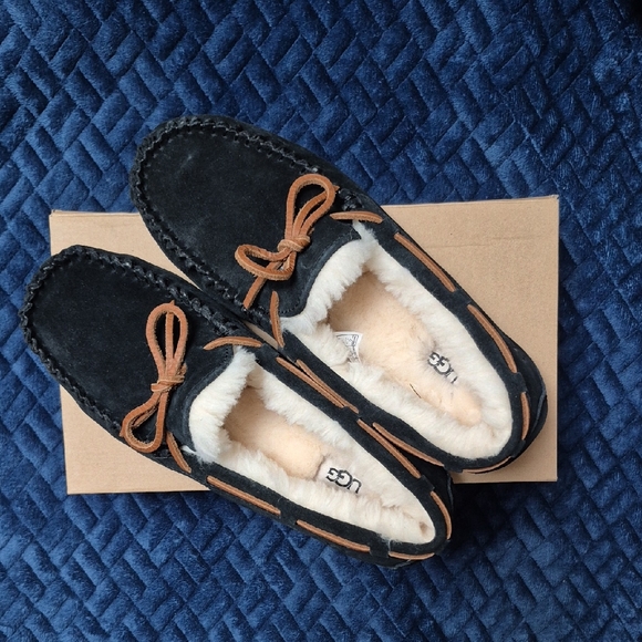 UGG Shoes - UGG Dakota Black Suede Slippers Size 9, NWT!